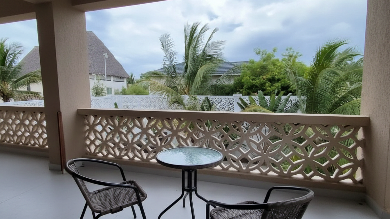 Infinity view of the Indian Ocean from the villa terrace